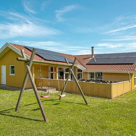 Vakantiehuis Stunning In With Sauna