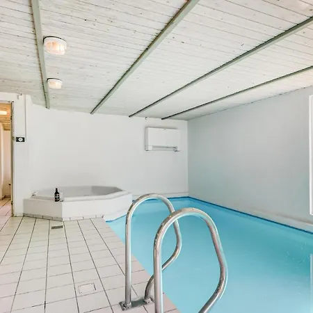 Dom wakacyjny Stunning In With Sauna Nordborg