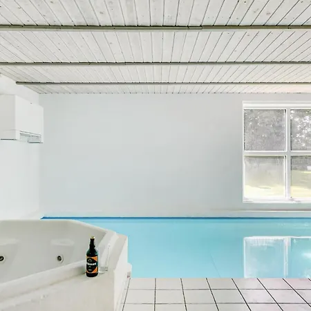 Dom wakacyjny Stunning In With Sauna Nordborg