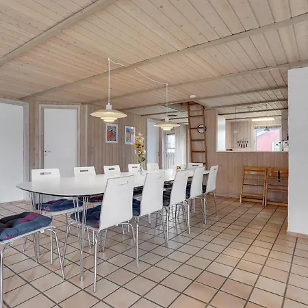 Dom wakacyjny Stunning In With Sauna Nordborg